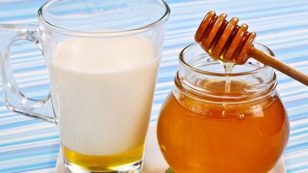 Kefir with honey for rejuvenation of hand skin